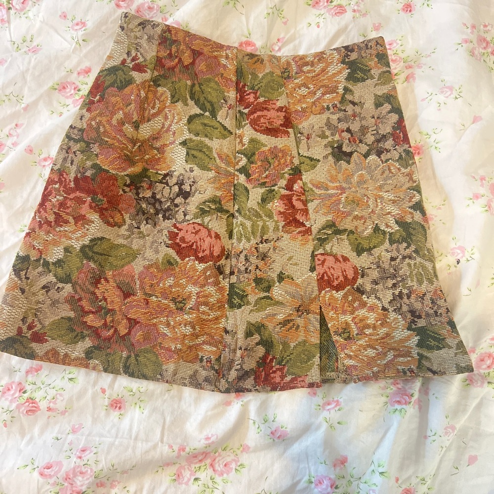ALL SKIRTS COME AS A SET